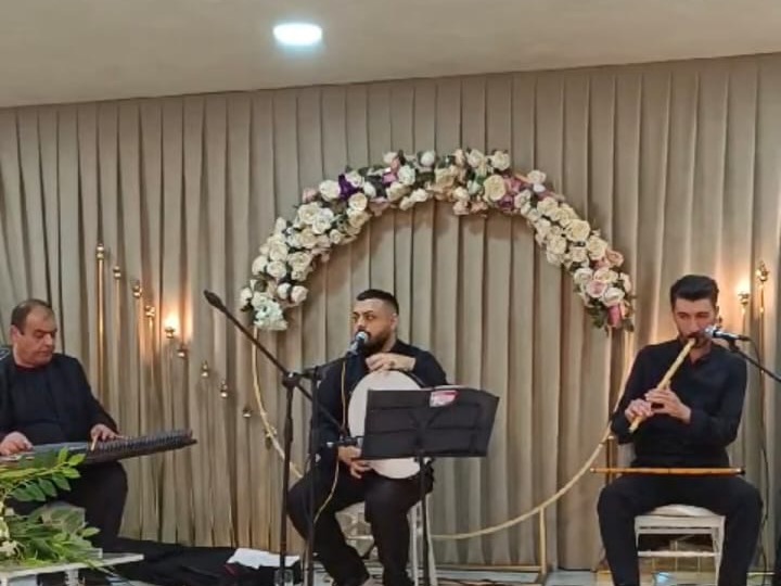 Tasavvuf grubu canlı enstrüman icrası